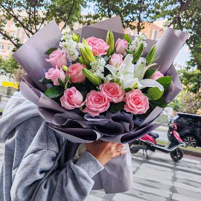 阜阳11朵戴安娜粉玫瑰百合，与你一起追逐梦想