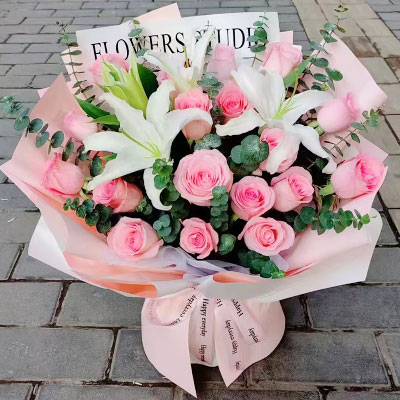 阜阳18朵粉玫瑰2支百合，我的心尖宝贝